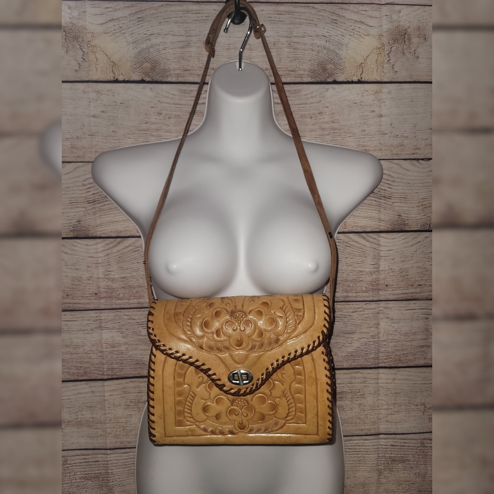Vintage Mexican tooled leather purse
